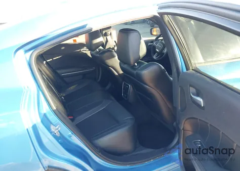 2015 Dodge Charger Sxt z USA, uszkodzony, nr VIN 2C3CDXHG8FH832271